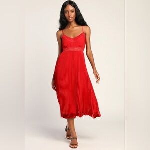 Like new condition Lulu’s pleated dress, Adjustable straps, Size S